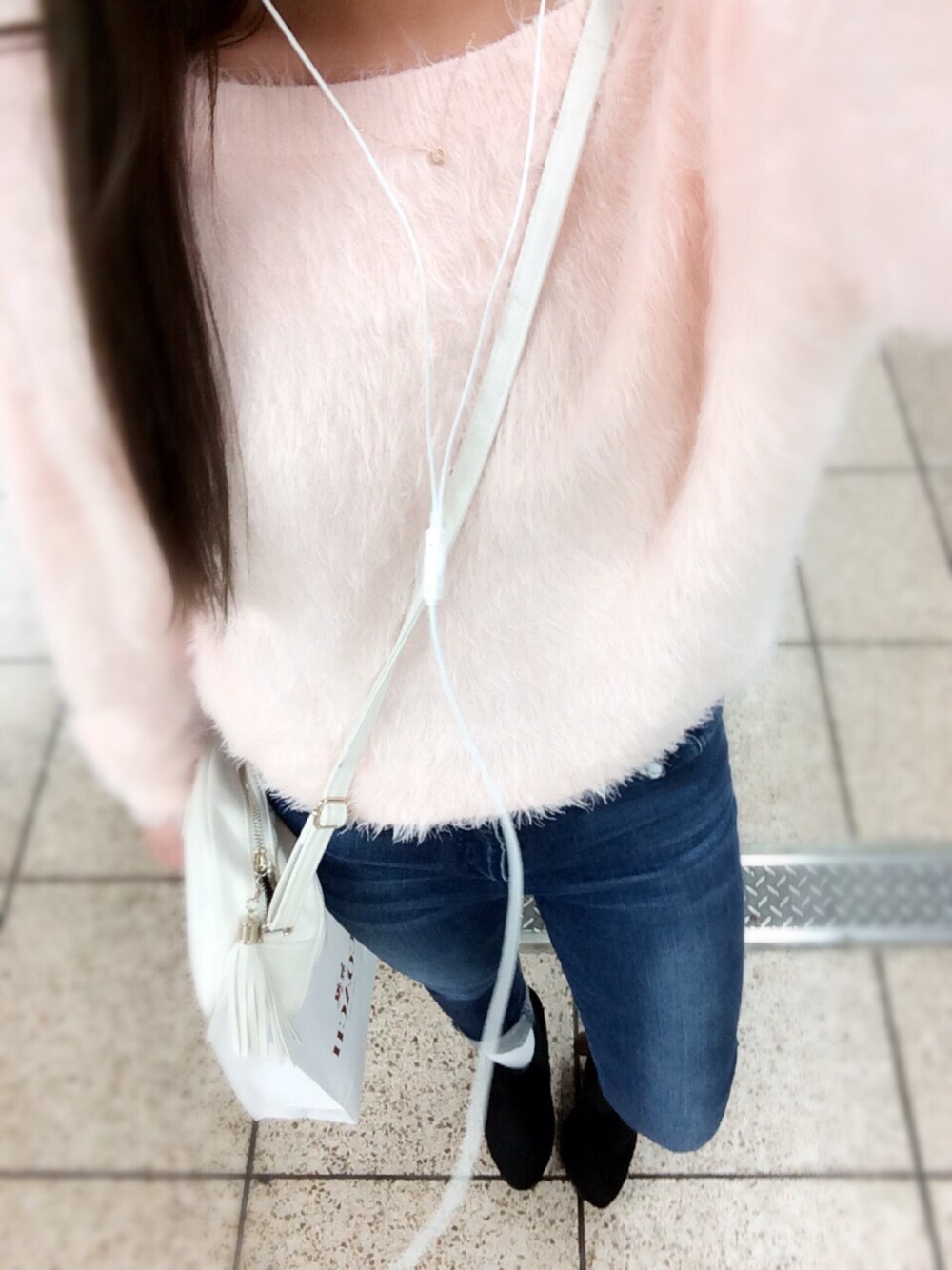 「GYDAの2way フェザーヤーンニットTOPS（ニット/セーター、ピンク系）」を使った、kohara asukaさん（レディース・150cm）の秋コーディネートの1枚目の写真