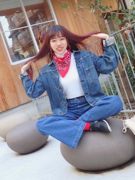 「red」｜「アイテム（デニムジャケット）」を使った、さらゆにこーんさん（レディース・162cm）の春コーディネート