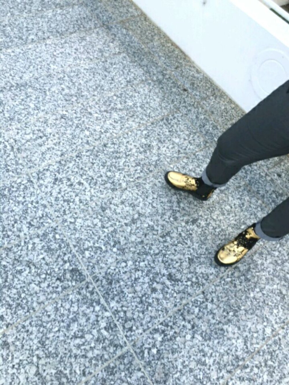 「sneakers_teenvogue、casual、sneakers、streetstyle」｜「All Saints のアイテム（スニーカー、ブラック系）」を使った、semiadvancedstyleさん（レディース・165cm）の秋コーディネートの1枚目の写真