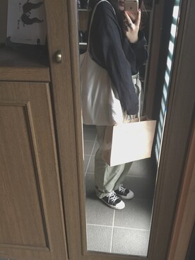 「GU（ジーユー）のアイテム（Tシャツ/カットソー、ブラック系）」を使った、もも  🍑さん（レディース）の秋コーディネート