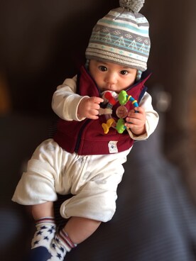 「アイテム（ベスト、レッド系）」を使った、akiさん（キッズ・70cm）の冬コーディネート