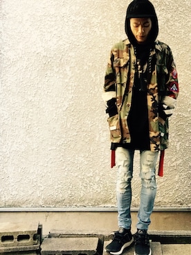 「OFF-WHITE」｜「アイテム（ミリタリージャケット）」を使った、AKAGAIさん（メンズ・170cm）の秋コーディネート
