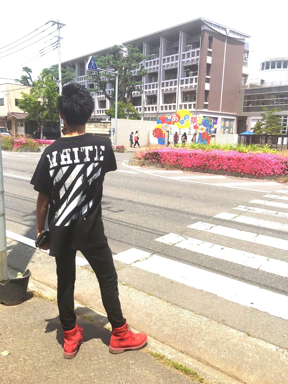 「高校生、ティンバーランド、off white、スキニー、大人カジュアル」｜「off whiteのアイテム（Tシャツ/カットソー、ブラック系）」を使った、ときさん（メンズ・173cm）の夏コーディネートの1枚目の写真