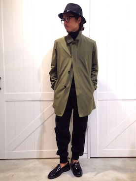 「カーキアウター」｜「アイテム（ステンカラーコート）」を使った、OGさん（メンズ・173cm）の秋コーディネート