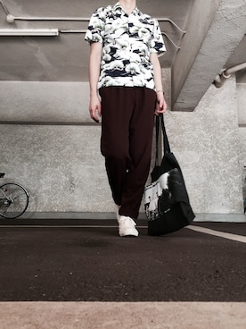 「MARC JACOBS（マークジェイコブス）のアイテム（トートバッグ）」を使った、鶴と亀さん（メンズ・178cm）の春コーディネート