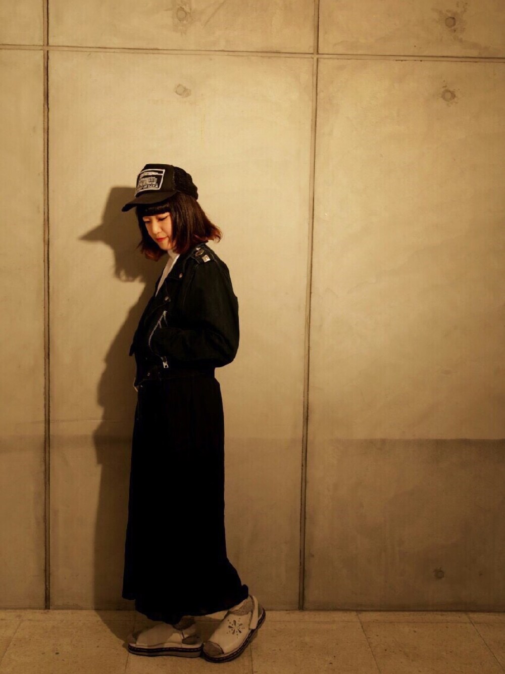 「古着屋、衣装、撮影」｜「♡♡♡のアイテム（ライダースジャケット、ブラック系）」を使った、△さん（レディース・157cm）の冬コーディネートの1枚目の写真