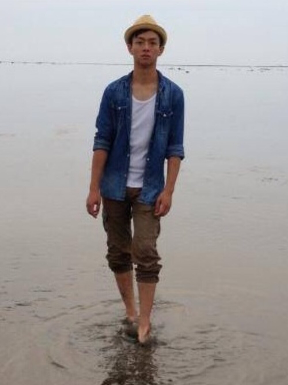 「COMME CA DU MODEのアイテム（シャツ/ブラウス、ブルー系）」を使った、Yaoさん（メンズ・169cm）の夏コーディネートの1枚目の写真