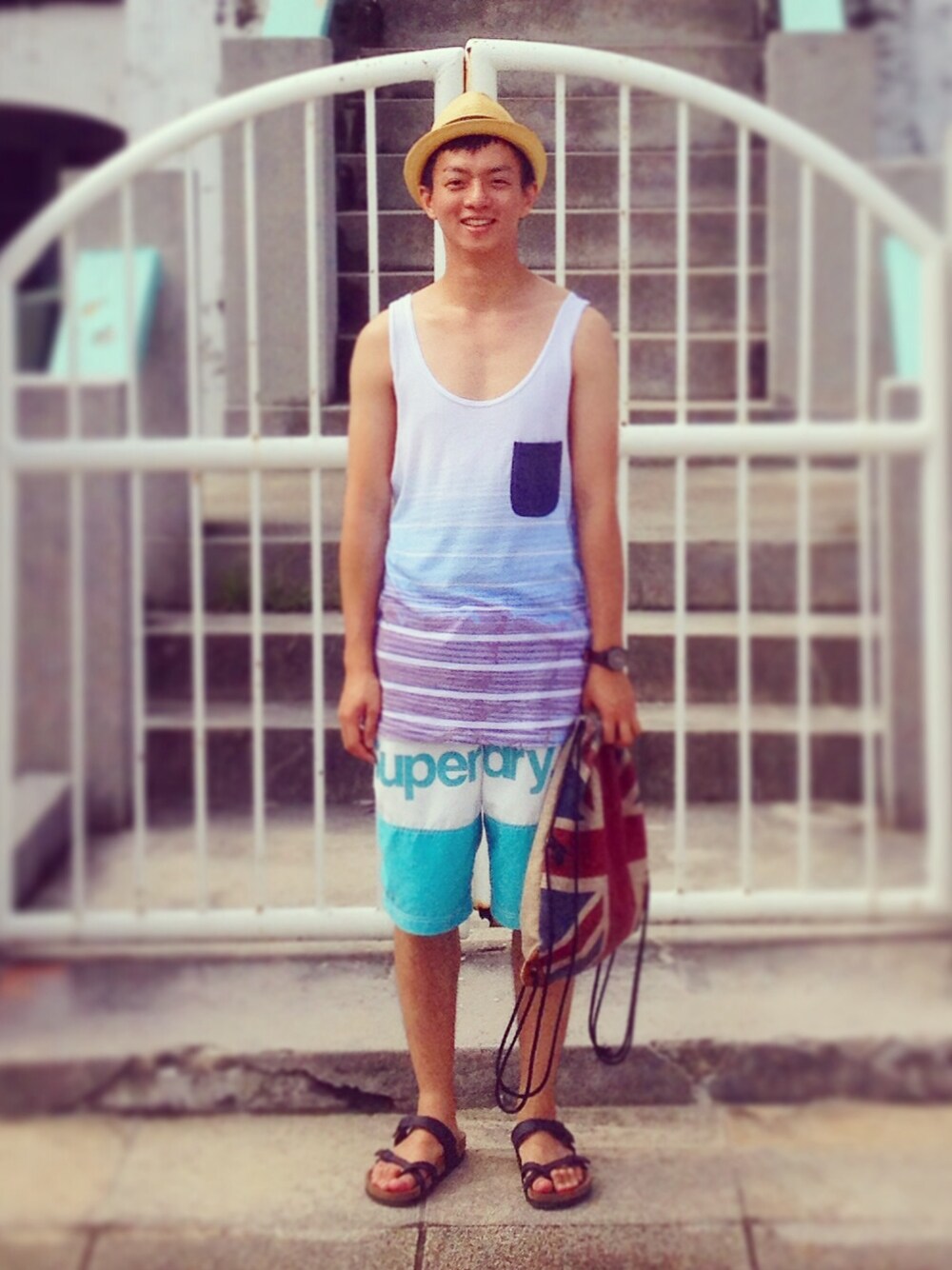 「summer、ROXY、superdry、旅行」｜「?のアイテム（キャップ、ベージュ系）」を使った、Yaoさん（メンズ・169cm）の夏コーディネートの1枚目の写真