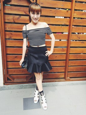 「一字領條紋短T（Tシャツ/カットソー、ブラック系）」を使った、西野緑さん（レディース・157cm）の夏コーディネート