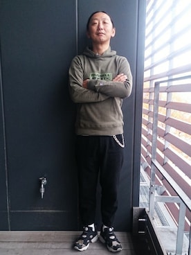 「アイテム（パーカー、グリーン系）」を使った、Right-on 本社スタッフさん（メンズ・170cm）の冬コーディネート