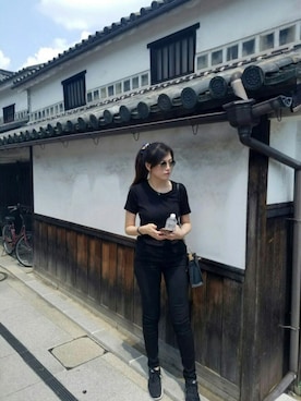「UNIQLO（ユニクロ）のアイテム（Tシャツ/カットソー、ブラック系）」を使った、FannyChienさん（レディース・177cm）の夏コーディネート