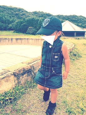 「TOMMY HILFIGER（トミーヒルフィガー）のアイテム（キャップ）」を使った、momomossさん（キッズ・90cm）の秋コーディネート