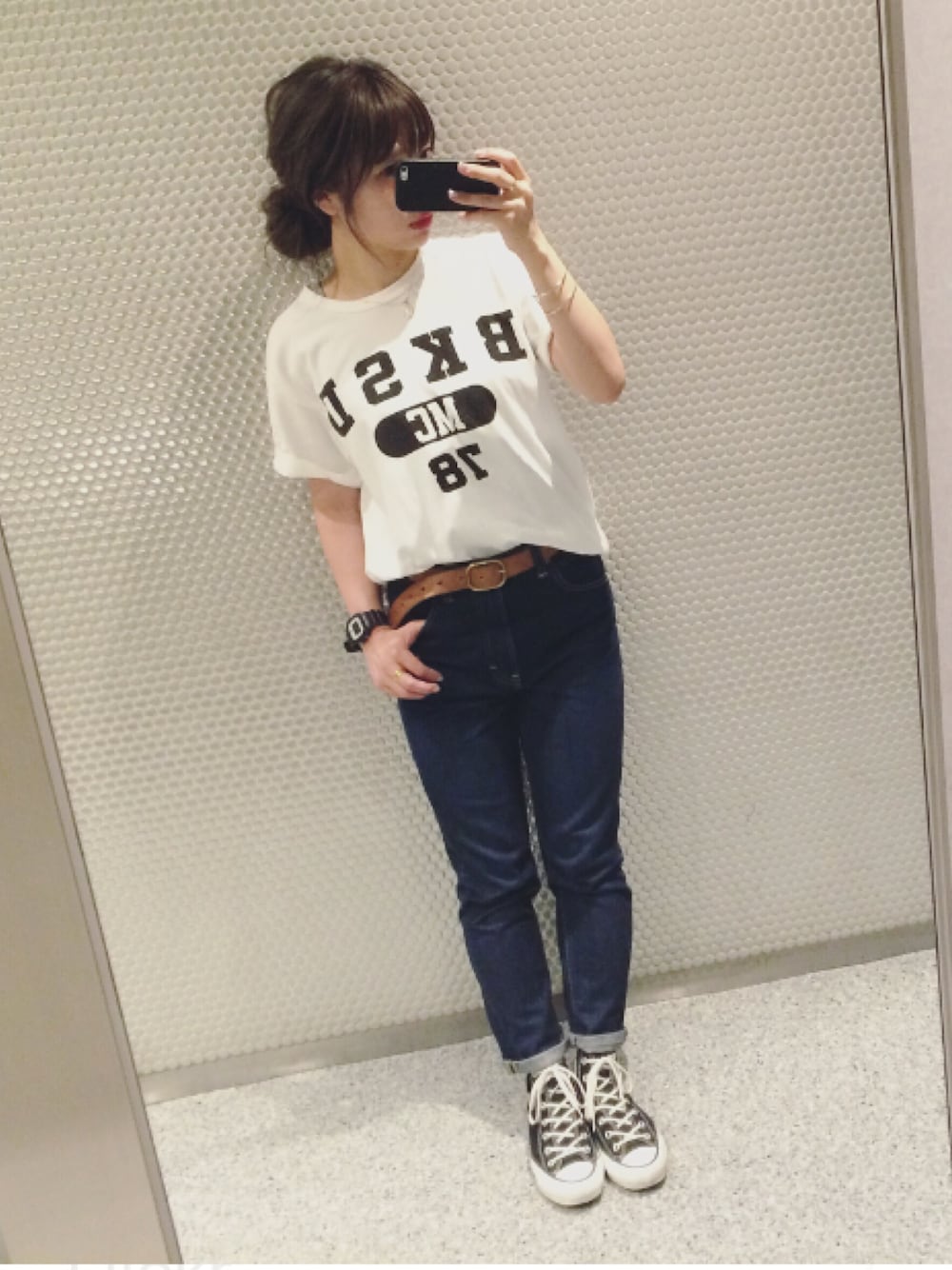 「シンプル、夏コーデ、カジュアル、デニム、ラクチンコーデ、ラフ、Tシャツ、converse」｜「🐄のアイテム（Tシャツ/カットソー、ホワイト系）」を使った、みけさん（レディース・156cm）の夏コーディネートの1枚目の写真