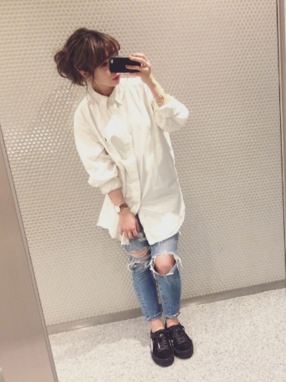 「秋コーデ、シンプルコーデ、ラフ、カジュアル、シャツスタイル、デニム、Ralph Lauren、白シャツ」｜「POLO RALPH LAURENのアイテム（シャツワンピース、ホワイト系）」を使った、みけさん（レディース・156cm）の秋コーディネートの1枚目の写真