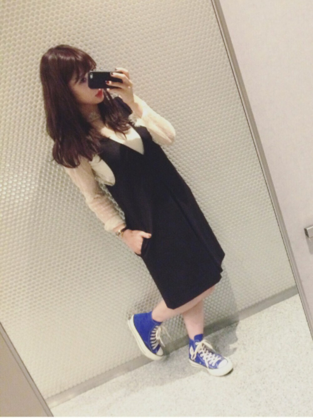 「大人カジュアル、ワンピース、レース、甘辛mix、converse、lilLilly」｜「KATHARINE ROSSの【KATHARINE ROSS】 ポンチジャンスカ（ワンピース、ブラック系）」を使った、みけさん（レディース・156cm）の秋コーディネートの1枚目の写真