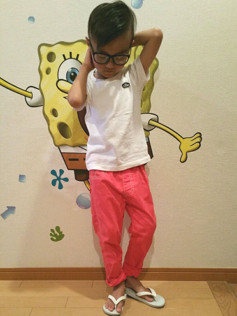 「夏コーデ、キッズコーデ、サンダル、おとこのこ、5歳、バンズ」｜「VANSのVANS/XGS S/S TEE(4T～7T)（Tシャツ/カットソー、ホワイト系）」を使った、忘羨さん（キッズ・110cm）の夏コーディネートの1枚目の写真
