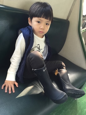 「AIGLE（エーグル）のアイテム（レインシューズ）」を使った、小Timさん（キッズ・100cm）の冬コーディネート