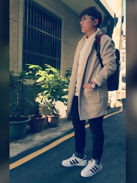 「adidas（アディダス）のアイテム（シューズ、ホワイト系）」を使った、L.Tさんの冬コーディネート