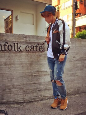 「adidas（アディダス）のアイテム（シューズ、ベージュ系）」を使った、L.Tさんの春コーディネート