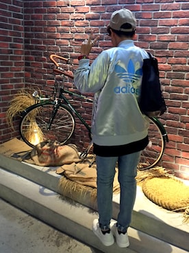 「adidas（アディダス）のアイテム（ジャケット/アウター、シルバー系）」を使った、L.Tさんの夏コーディネート