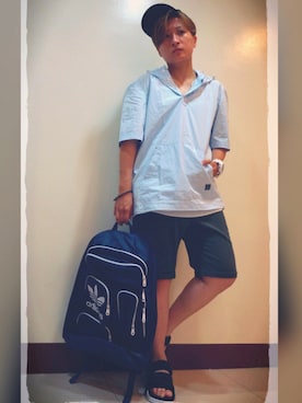 「adidas（アディダス）のアイテム（バッグ、ブルー系）」を使った、L.Tさんの夏コーディネート