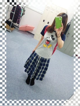 「UNIQLO Tシャツ」｜「アイテム（スカート）」を使った、こたえさん（レディース・147cm）の秋コーディネート