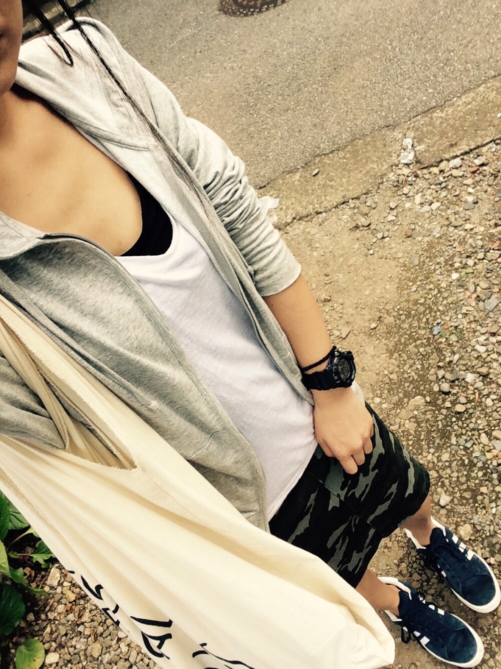 「休日、カモ柄、adidas originals、campus 80's、ネイビー、UNIQLO、Today's special」｜「UNIQLOのアイテム（パーカー、グレー系）」を使った、mimam！さん（レディース・162cm）の夏コーディネートの1枚目の写真