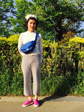 「アイテム（ボディバッグ/ウエストポーチ、ブルー系）」を使った、KAORIさん（レディース・161cm）の春コーディネート