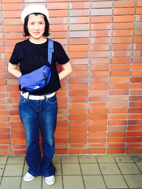 「アイテム（ボディバッグ/ウエストポーチ、ブルー系）」を使った、KAORIさん（レディース・161cm）の春コーディネート