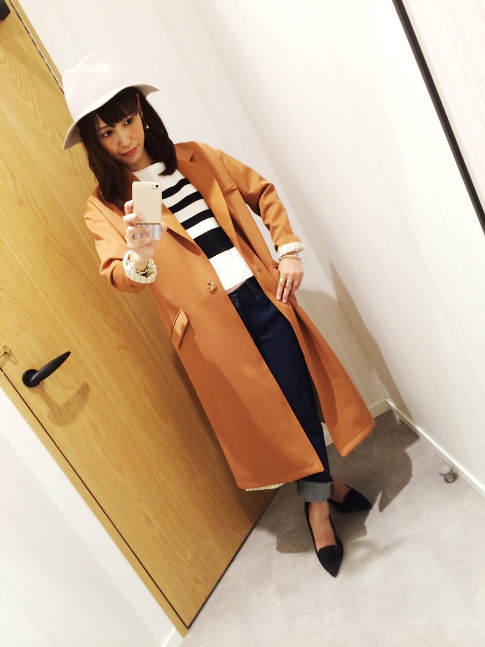 「UNRELISH」｜「UNRELISHのアイテム（チェスターコート、オレンジ系）」を使った、今津麻里さん（レディース・154cm）の秋コーディネートの1枚目の写真