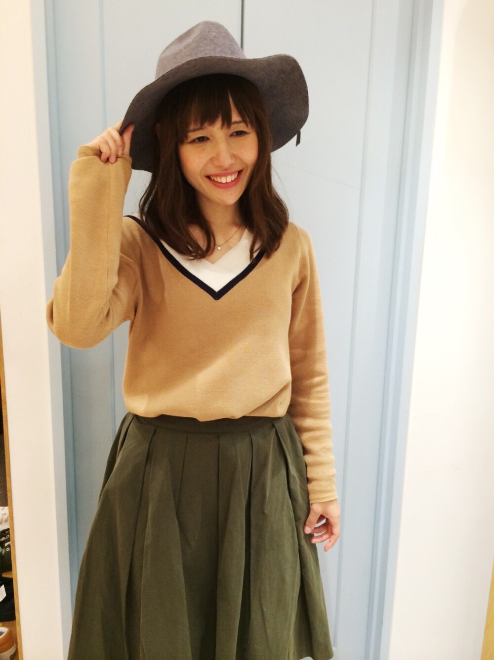 「UNRELISH」｜「UNRELISHのアイテム（スカート、グリーン系）」を使った、今津麻里さん（レディース・154cm）の秋コーディネートの1枚目の写真