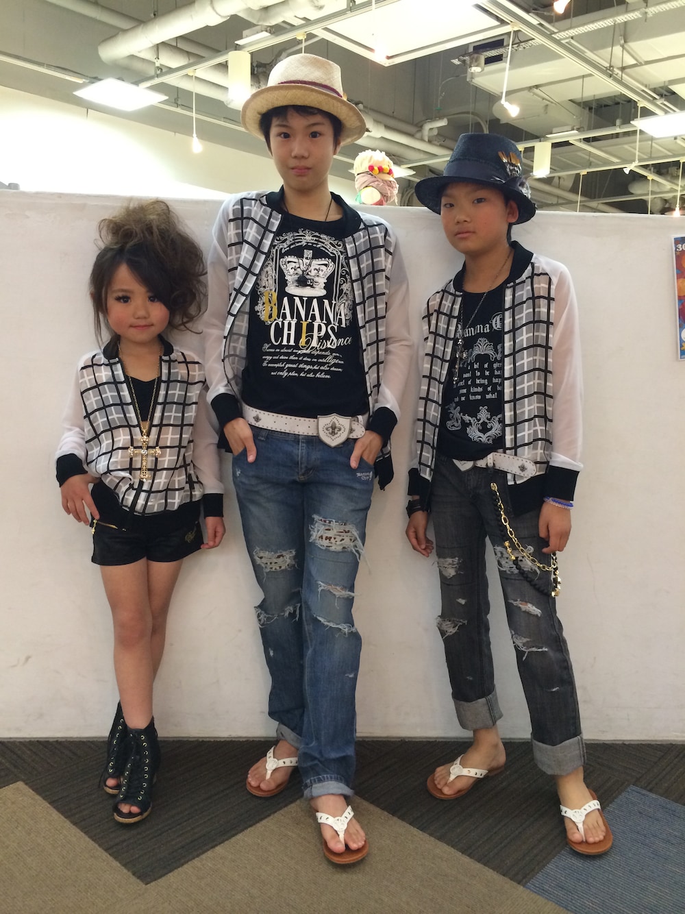 「アイテム（シャツ/ブラウス、ホワイト系）」を使った、yoshihoさん（キッズ・145cm）の春コーディネートの1枚目の写真