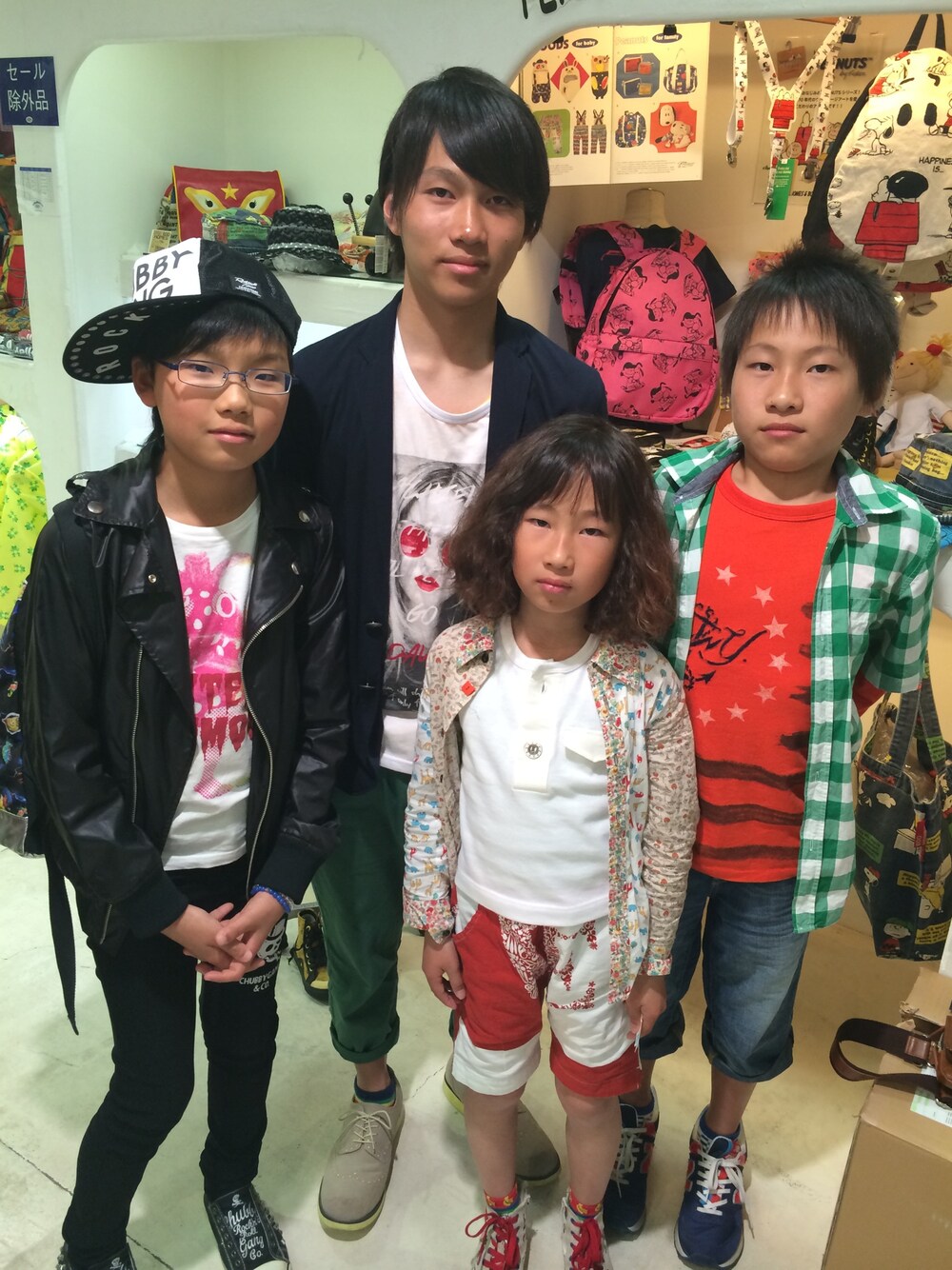 「JOEY HYSTERICのSTRAWBERRY MONSTERS CMYK pt T-SH（Tシャツ/カットソー、ホワイト系）」を使った、yoshihoさん（キッズ・148cm）の春コーディネートの1枚目の写真