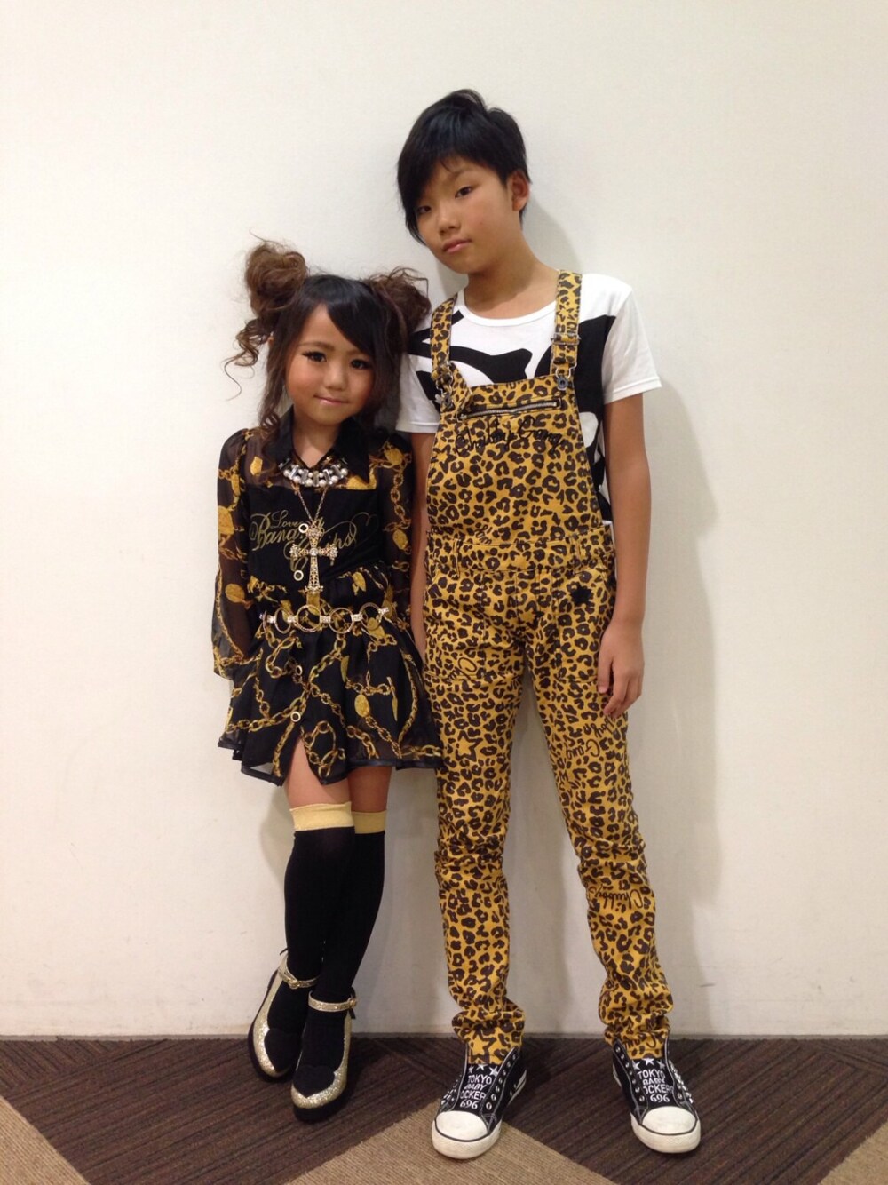 「CHUBBYGANGのBIGスカルプリント Tシャツ（Tシャツ/カットソー、ホワイト系）」を使った、yoshihoさん（キッズ・150cm）の秋コーディネートの1枚目の写真