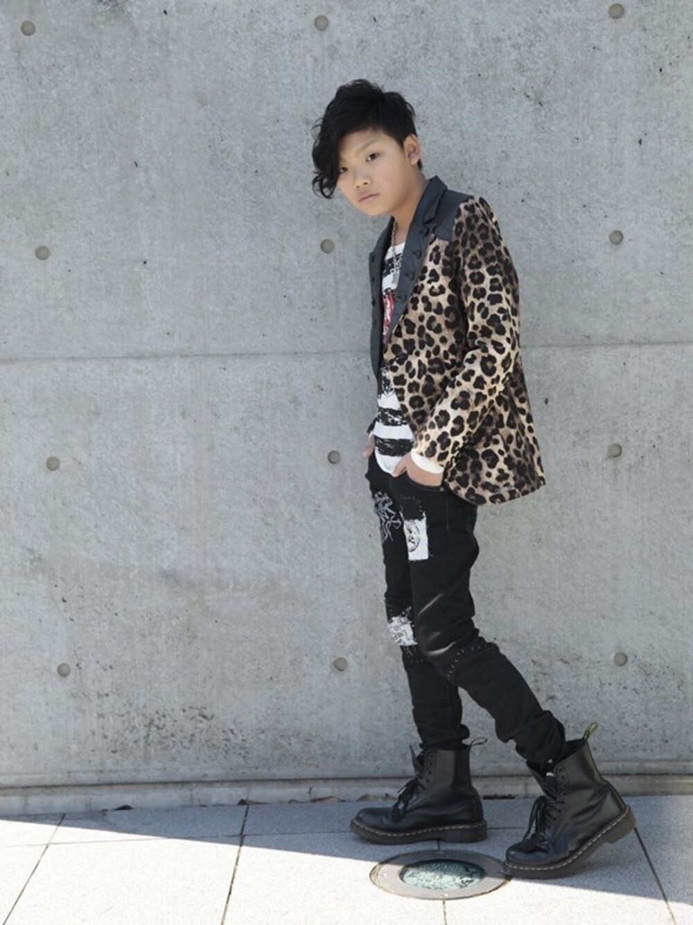 「CHUBBYGANGのDr.マーチン 8ホールブーツ（ブーツ、ブラック系）」を使った、yoshihoさん（キッズ・152cm）の冬コーディネートの1枚目の写真