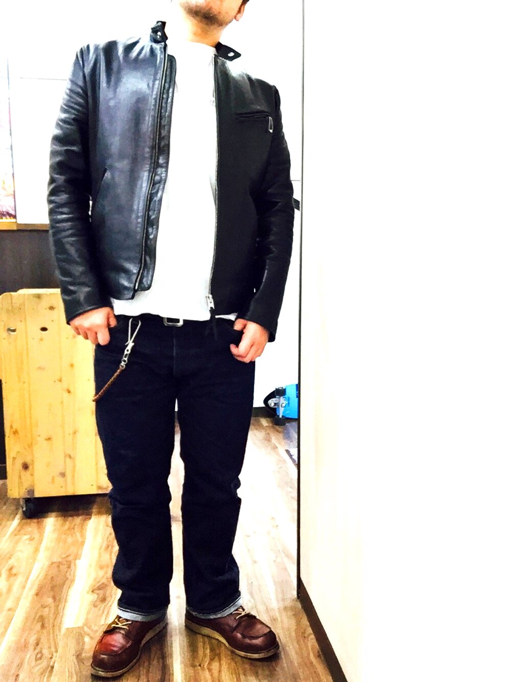 「デニム、ライダース」｜「Y'2letherのアイテム（ライダースジャケット、ブラック系）」を使った、カナやんさん（メンズ・178cm）の春コーディネートの1枚目の写真