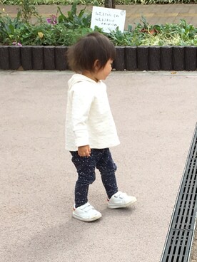 「ZARA（ザラ）のアイテム（スウェット、ホワイト系）」を使った、773.nさん（キッズ）の秋コーディネート