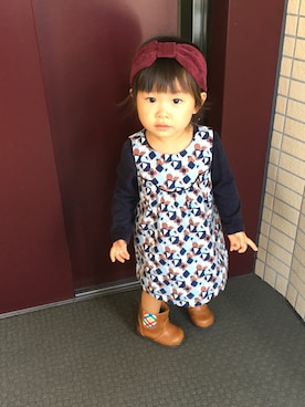 「BeBe（ベベ）のBeBe/ビエラジオメトリックプリントワンピース（ワンピース、ブルー系）」を使った、773.nさん（キッズ）の秋コーディネート