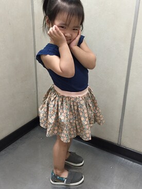 「babygap」｜「アイテム（その他シューズ）」を使った、Annie Tsaiさん（キッズ・90cm）の春コーディネート