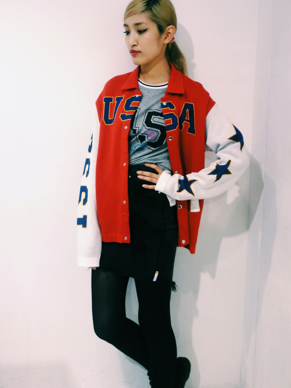 「cannabis ladies、LABRAT、coach jacket、knit、red、USA、90s gang、dr.marten」｜「LABRATのLABRAT 【CANNABIS LADIES 原宿店 1周年記念別注】Knit Coach Jacket（ニット/セーター、レッド系）」を使った、sakura_yokomachiさん（レディース・172cm）の冬コーディネートの1枚目の写真
