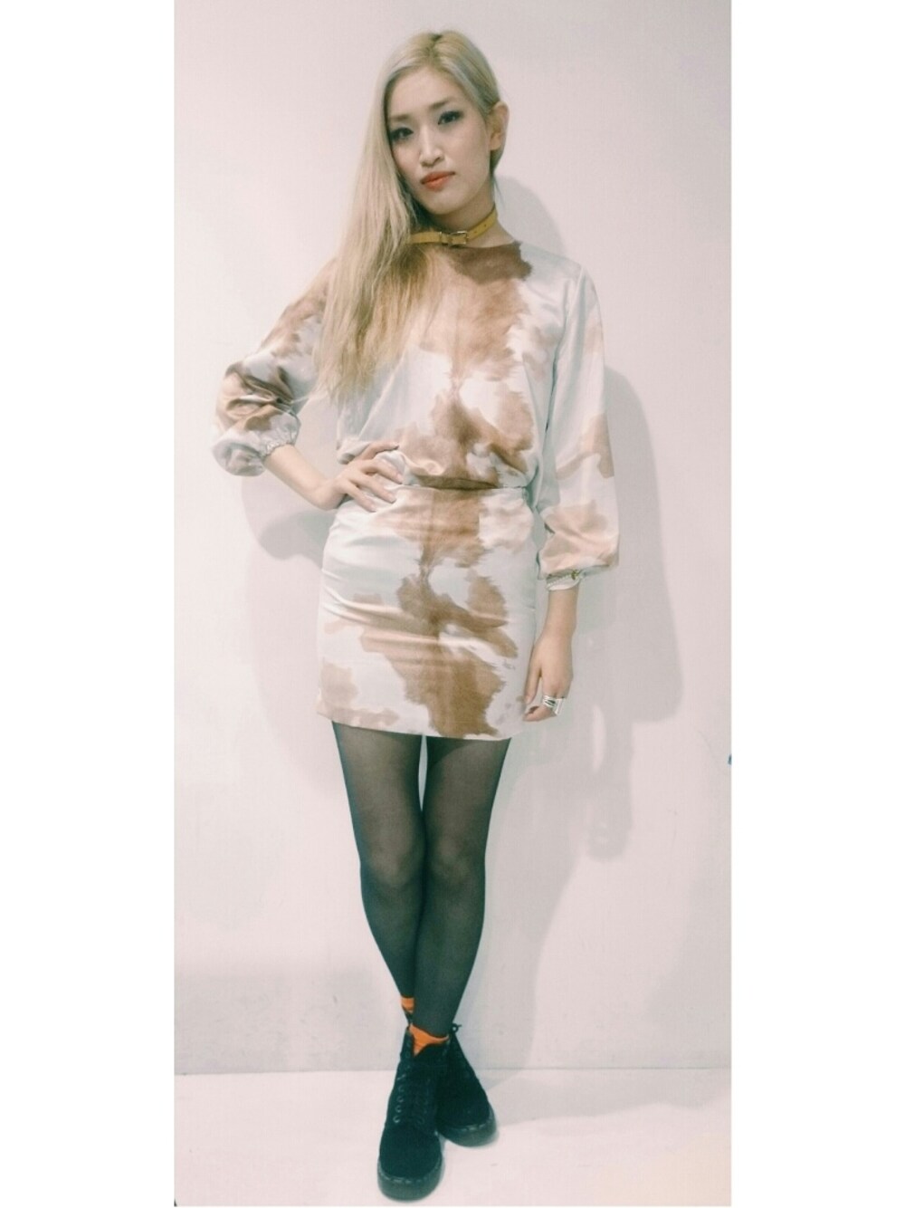 「fleamadonna、cannabis_ladies、cowgirl、Vargas」｜「fleamadonnaのfleamadonna CALFSKIN PRINT SKIRT（スカート、ベージュ系）」を使った、sakura_yokomachiさん（レディース・172cm）の春コーディネートの1枚目の写真