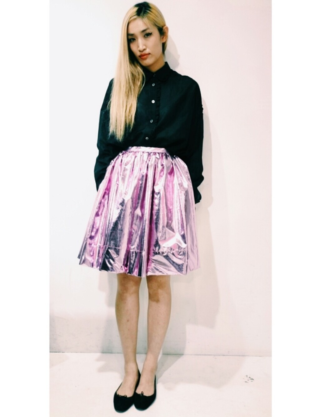 「black、fleamadonna、pink、cannabis ladies、cannabis_ladies、cannabisladies、Charles Anastase」｜「fleamadonnaのfleamadonna SHIRRING BLOUSE（シャツ/ブラウス、ブラック系）」を使った、sakura_yokomachiさん（レディース・172cm）の春コーディネートの1枚目の写真