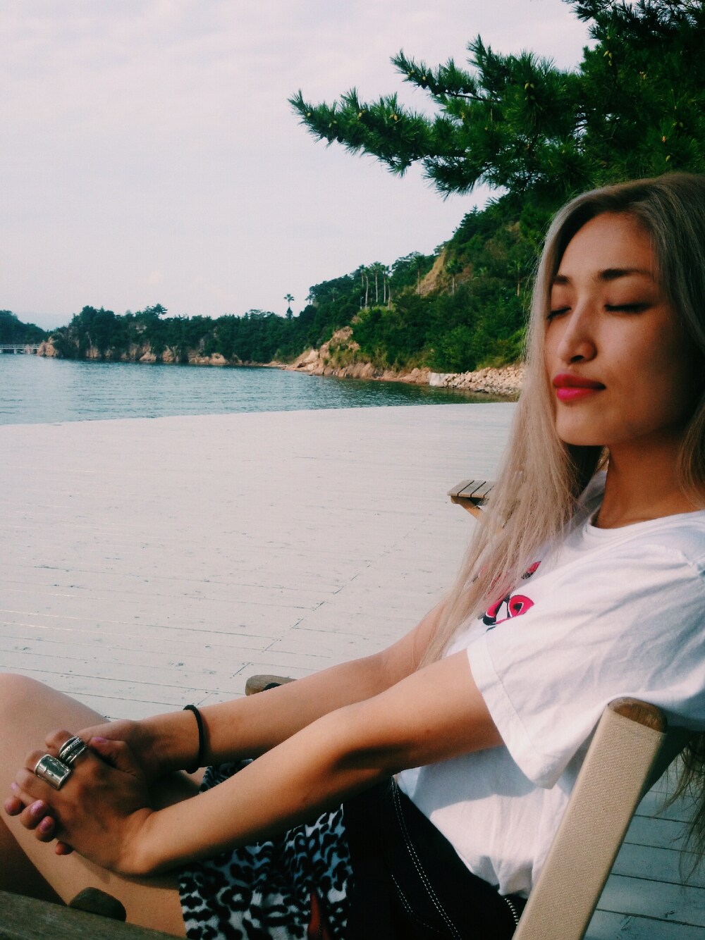「skin_tokyo、cannabis、SKOOLKILL」｜「CANNABISのSKIN T-SHIRT（Tシャツ/カットソー、ホワイト系）」を使った、sakura_yokomachiさん（レディース・172cm）の秋コーディネートの1枚目の写真