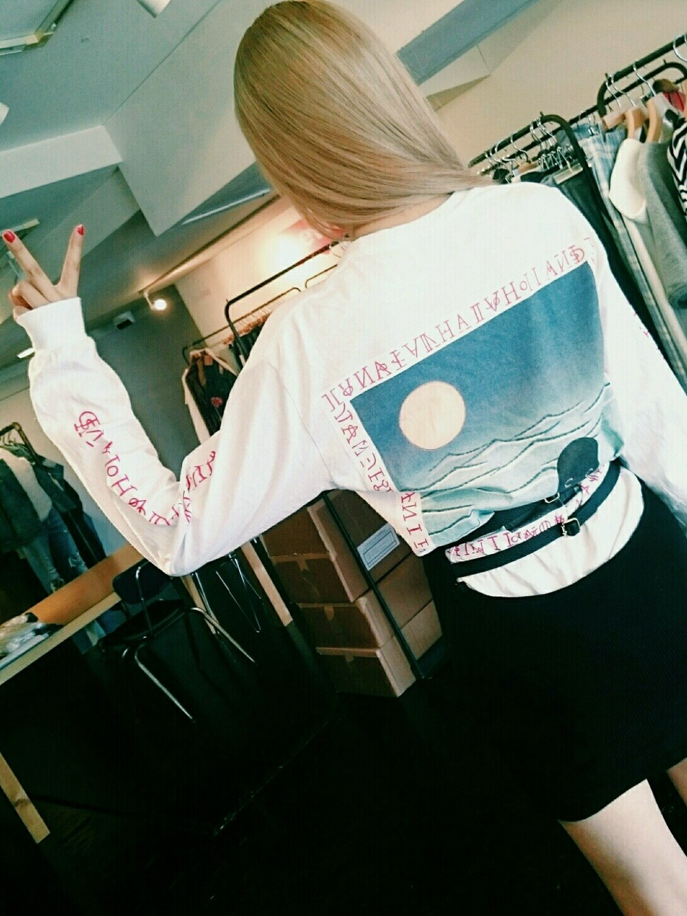 「Vargas、cannabis、SUB-AGE.、シブハロ、cannabis_ladies、シブフェス」｜「SUB-AGE.のSUB-AGE. T-SHIRT（Tシャツ/カットソー、ホワイト系）」を使った、sakura_yokomachiさん（レディース・172cm）の秋コーディネートの1枚目の写真