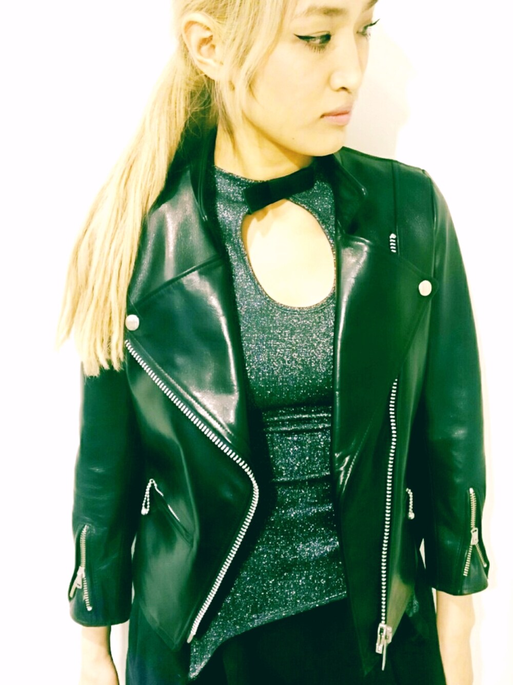 「kriss soonik、miriam、cannabis_ladies、Miriam_the_label、cannabisladies、cannabis ladies、krisssoonik」｜「CANNABIS LADIESのMiriam Riders（ライダースジャケット、ブラック系）」を使った、sakura_yokomachiさん（レディース・172cm）の冬コーディネートの1枚目の写真
