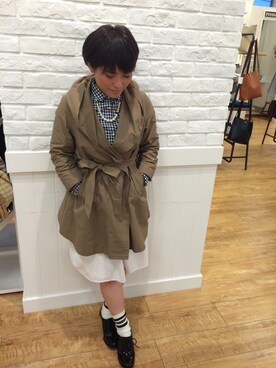 「THE EMPORIUM（ジエンポリアム）のアイテム（ナイロンジャケット、グリーン系）」を使った、タナさん（レディース・155cm）の春コーディネート