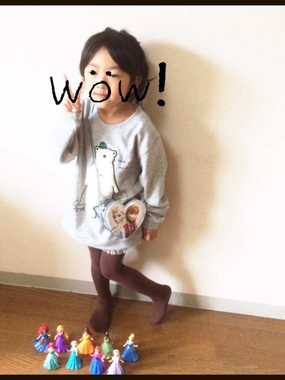 「もこもこ、しろくま、最近スプラトゥーンの勝った時のポーズがお気に入りらしい」｜「PAGEBOYのアイテム（スウェット、グレー系）」を使った、つまみさん（キッズ・110cm）の秋コーディネートの1枚目の写真