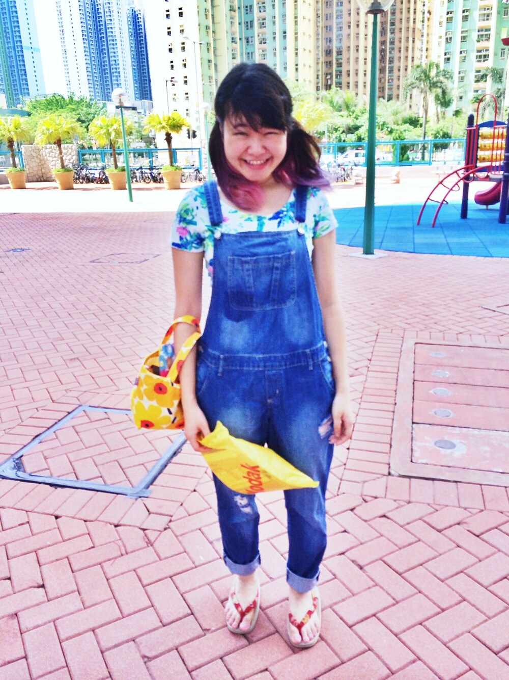 「vintage、H&M、Hong Kong、girl、jeans」｜「H&Mのアイテム（Tシャツ/カットソー、その他）」を使った、happyさん（レディース・167cm）の夏コーディネートの1枚目の写真