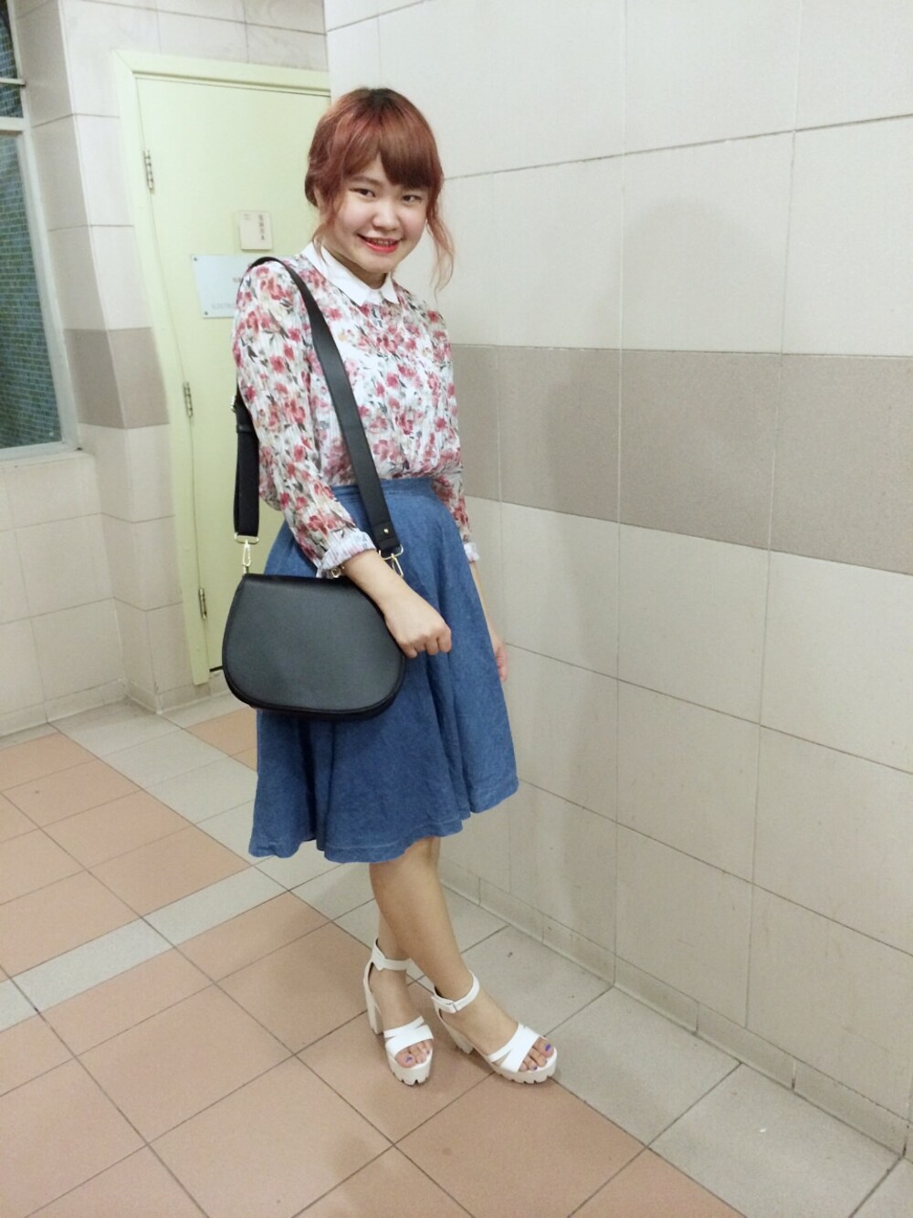 「vintage、花柄、shirts、古著、古着MIX」｜「VINTAGEのアイテム（デニムスカート、ブルー系）」を使った、happyさん（レディース・167cm）の冬コーディネートの1枚目の写真