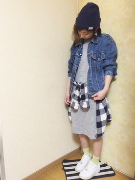 「白いスニーカー」｜「アイテム（デニムジャケット）」を使った、izuさん（レディース・157cm）の春コーディネート